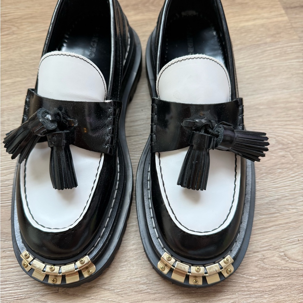 Black and White Tassel Loafers with Gold Accent - Picture 6 of 12